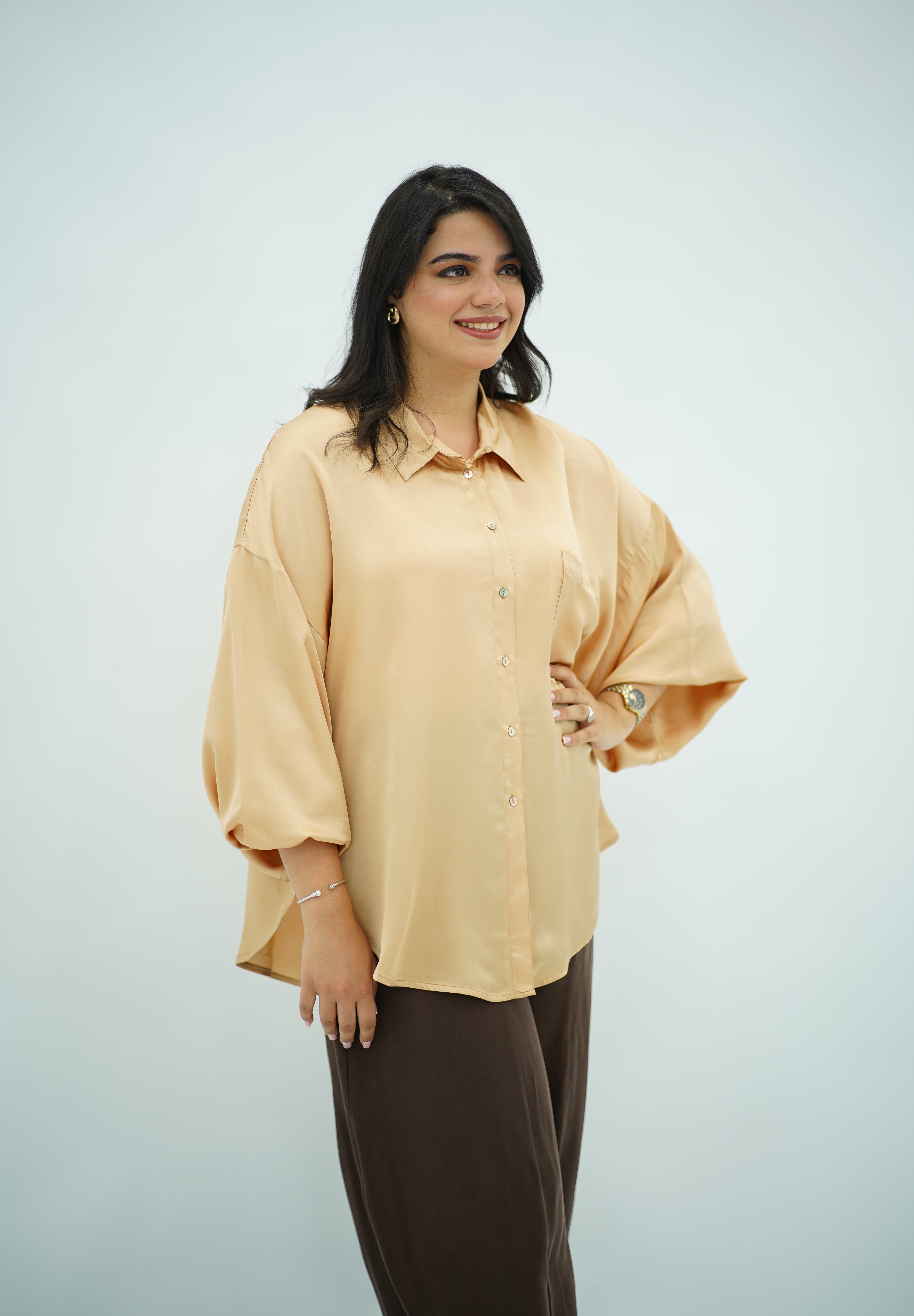 Chemise oversize en satin couleur champagne