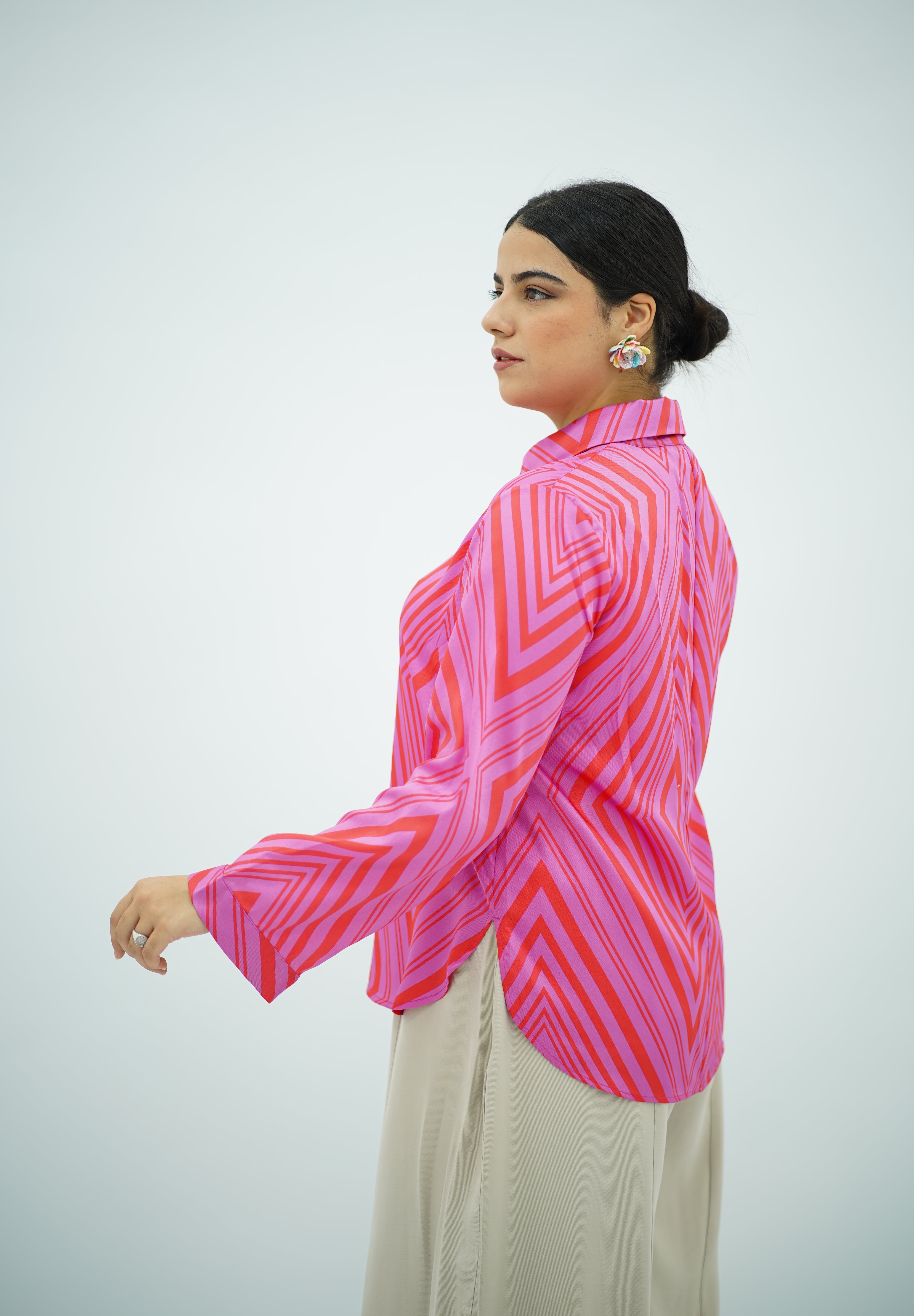 Chemise Fluide à Motifs Géométriques Rose et Rouge