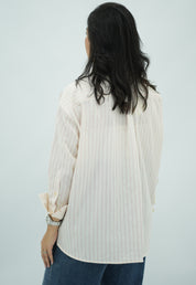 Chemise ample blanc cassé à fines rayures roses
