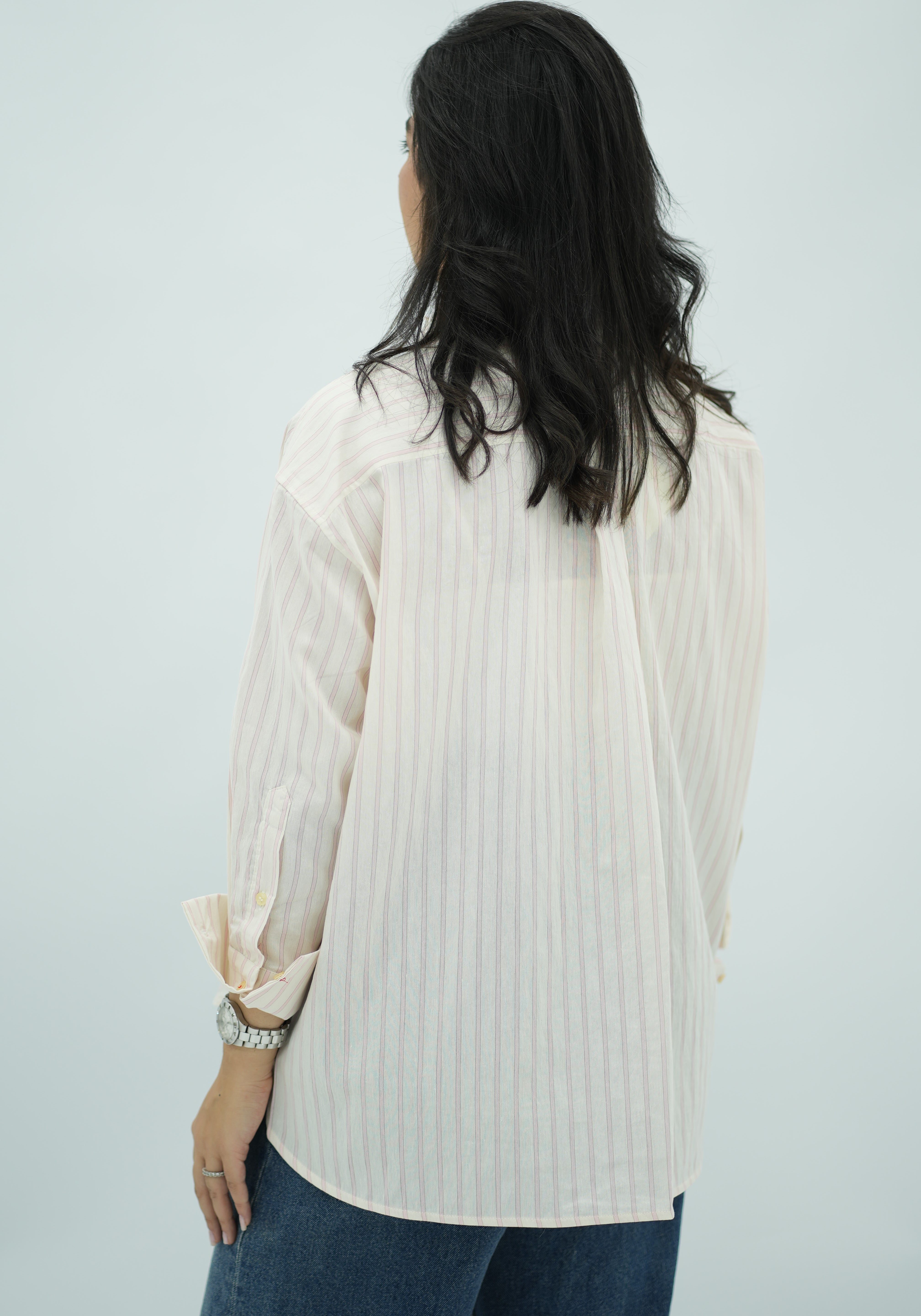 Chemise ample blanc cassé à fines rayures roses