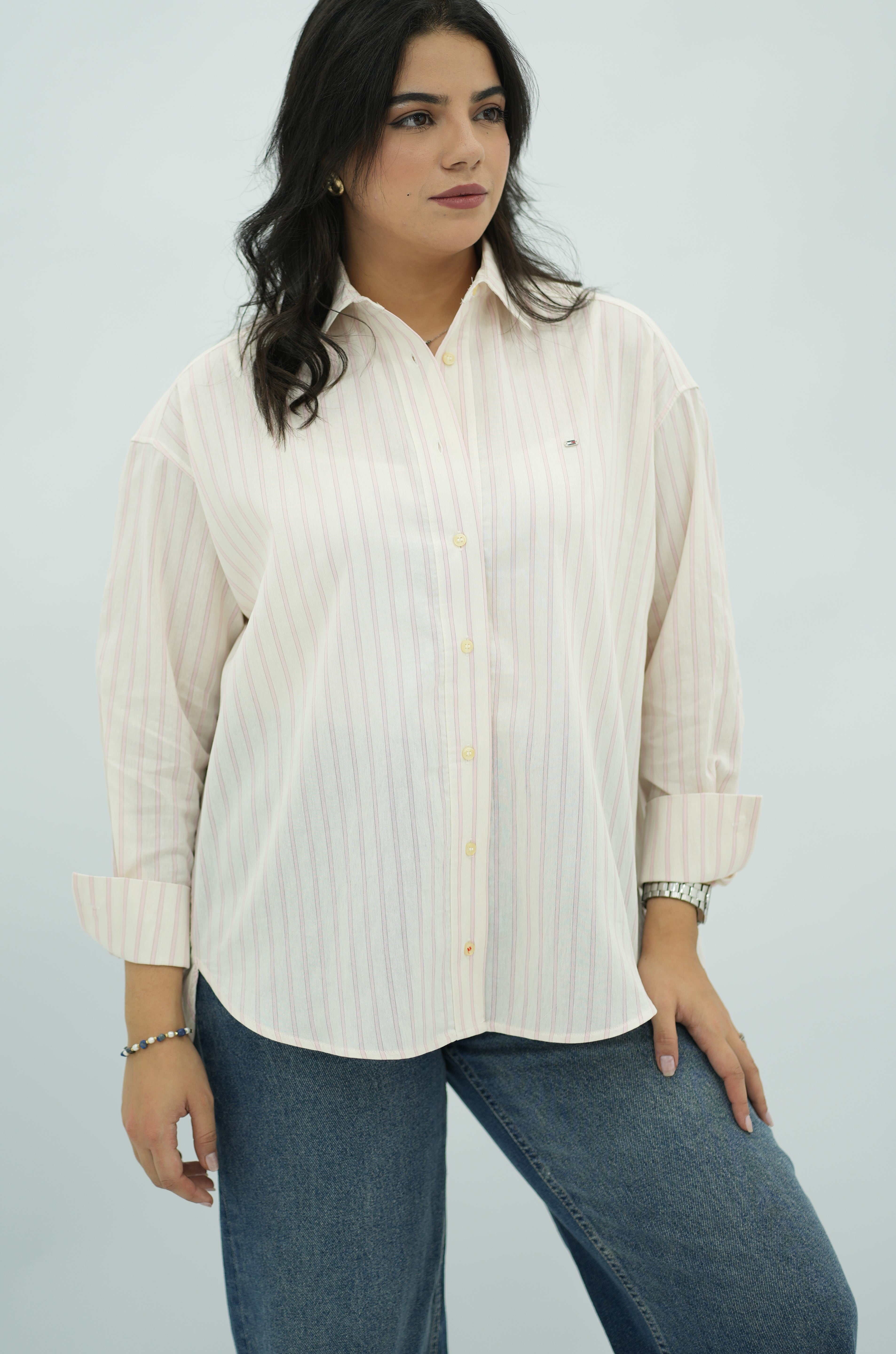 Chemise ample blanc cassé à fines rayures roses