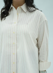 Chemise ample blanc cassé à fines rayures roses