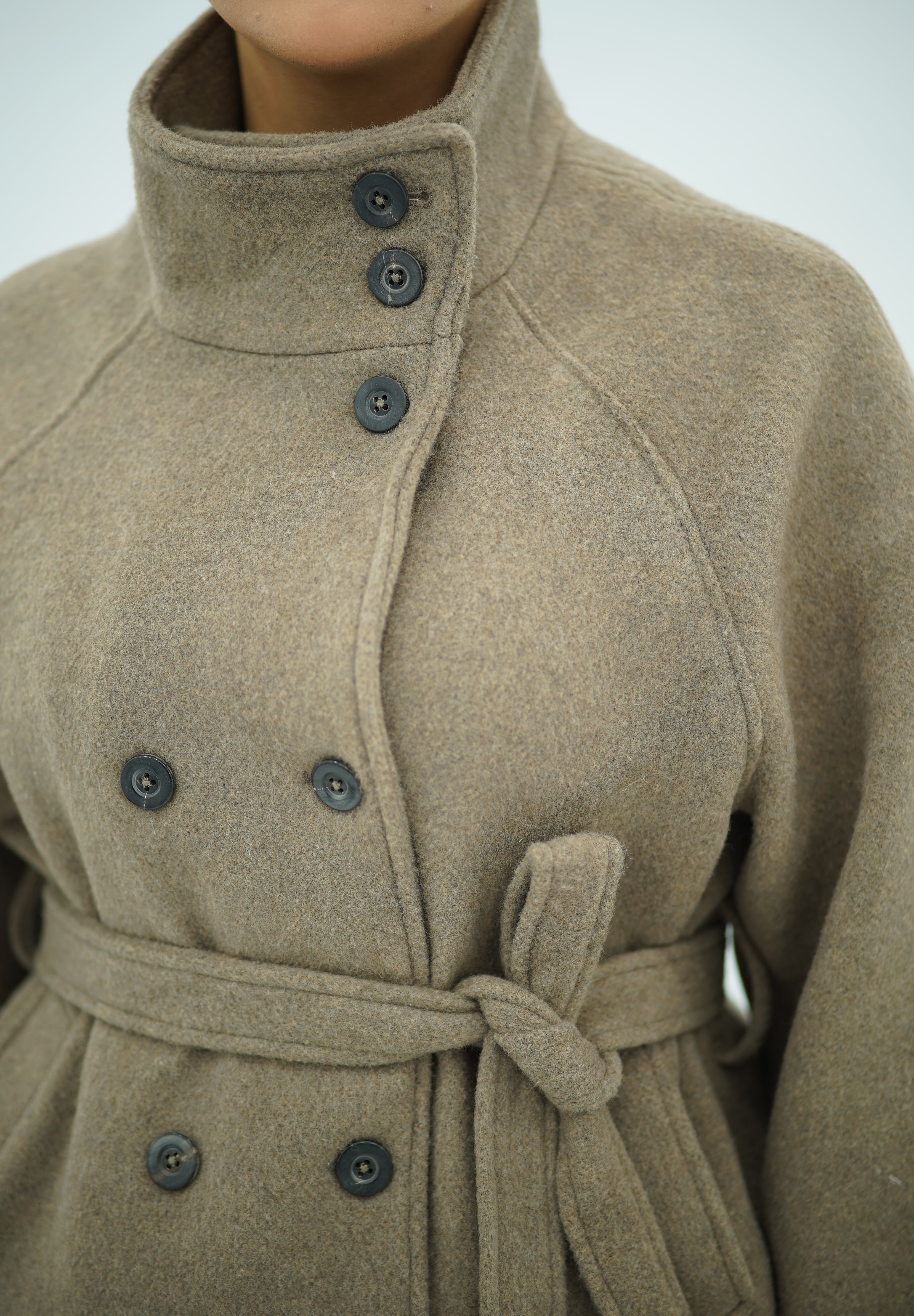 Manteau Court en Laine Ceinturé à Double Boutonnage