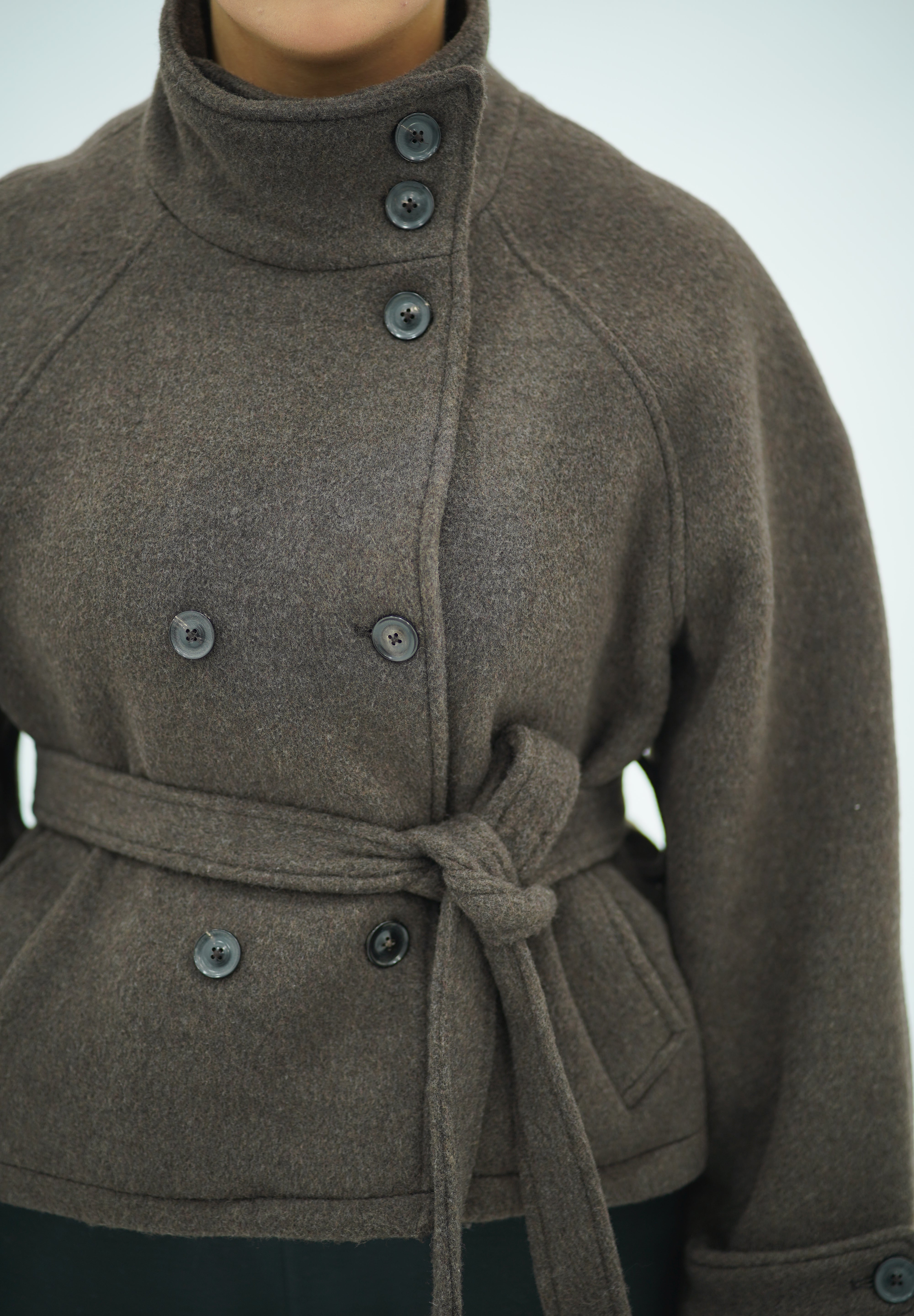 Manteau Court en Laine Ceinturé à Double Boutonnage