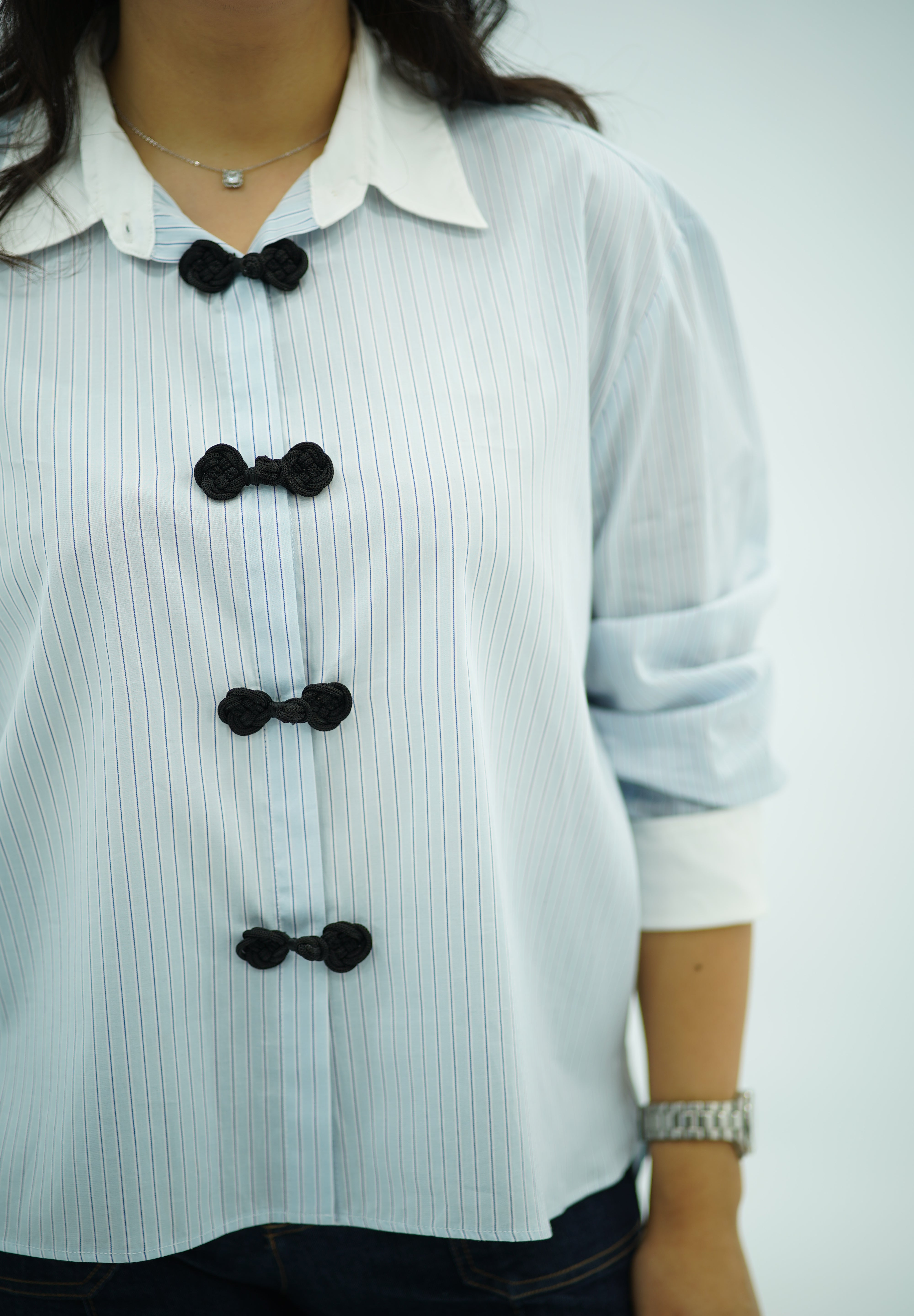 chemise fluide à fines rayures bleu à Nœuds Chinois