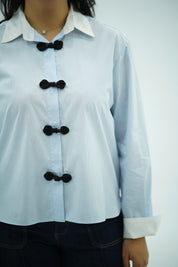 Chemise Rayée en bleu ciel à Nœuds Chinois