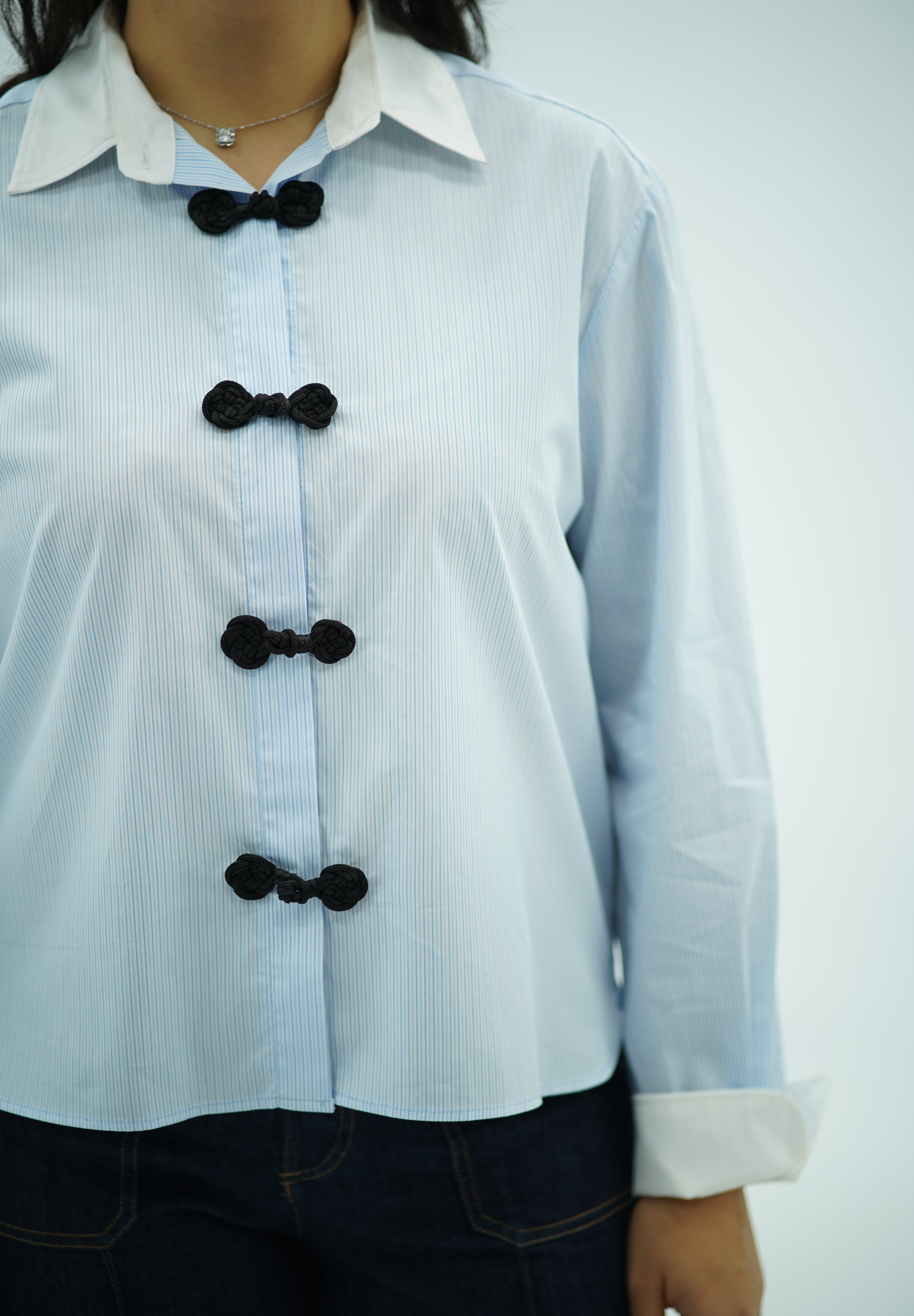 Chemise Rayée en bleu ciel à Nœuds Chinois