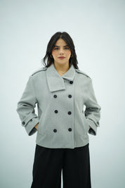 Manteau Courte Style Caban  – Col Montant & Boutonnage Croisé
