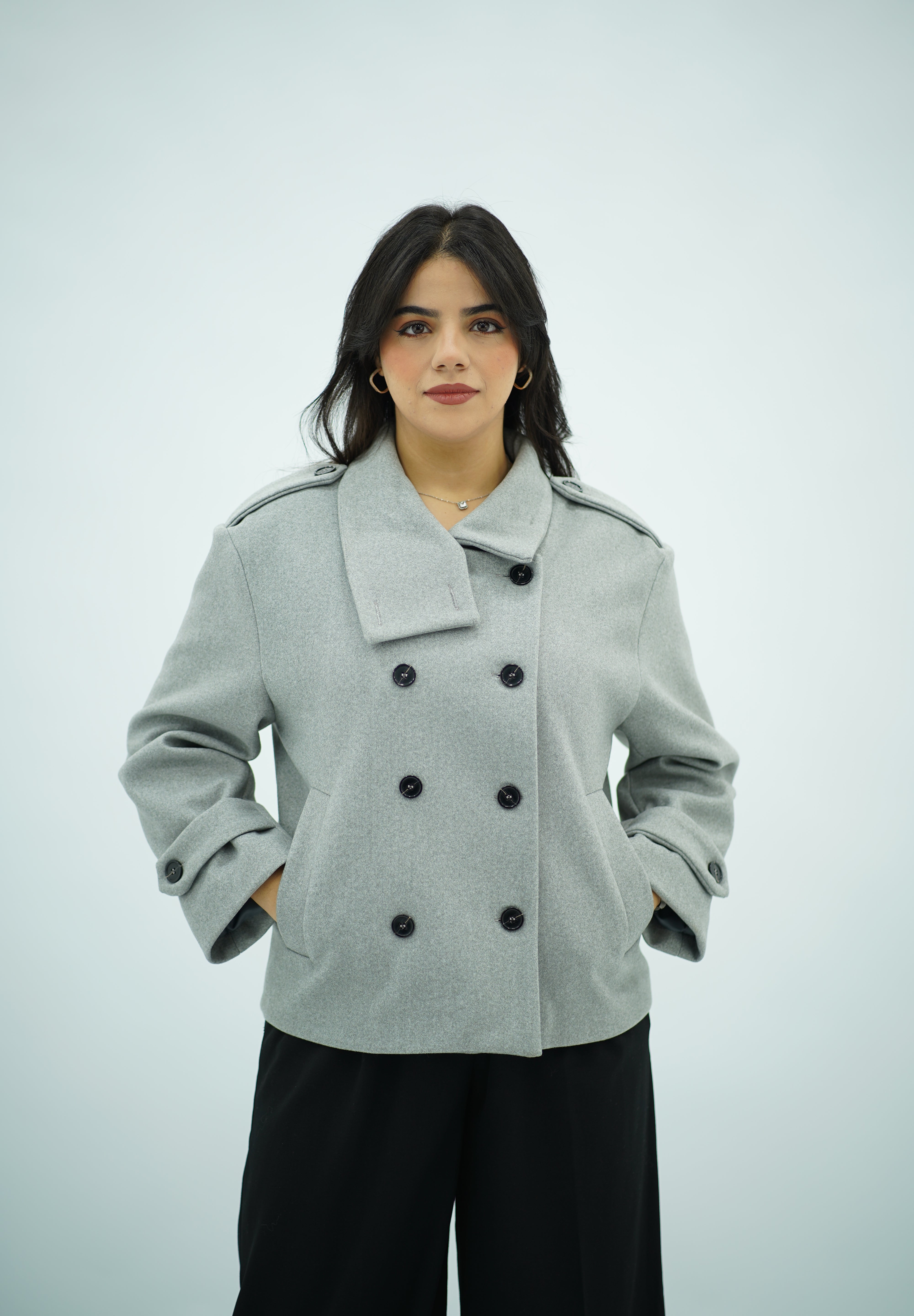 Manteau Courte Style Caban  – Col Montant & Boutonnage Croisé