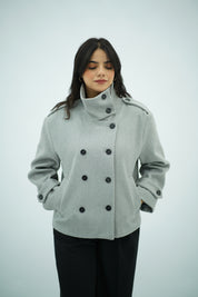 Manteau Courte Style Caban  – Col Montant & Boutonnage Croisé