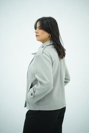 Manteau Courte Style Caban  – Col Montant & Boutonnage Croisé