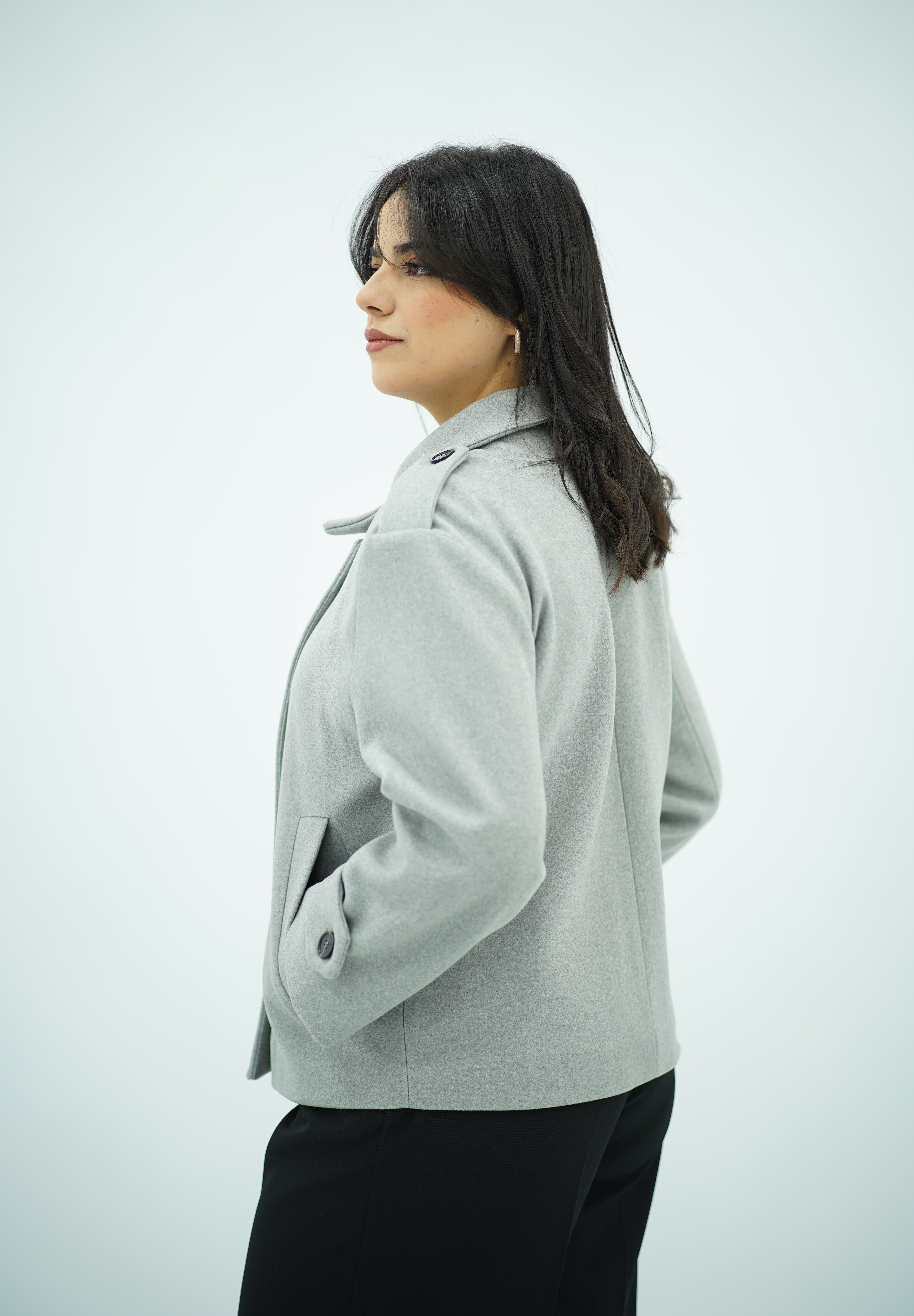 Manteau Courte Style Caban  – Col Montant & Boutonnage Croisé
