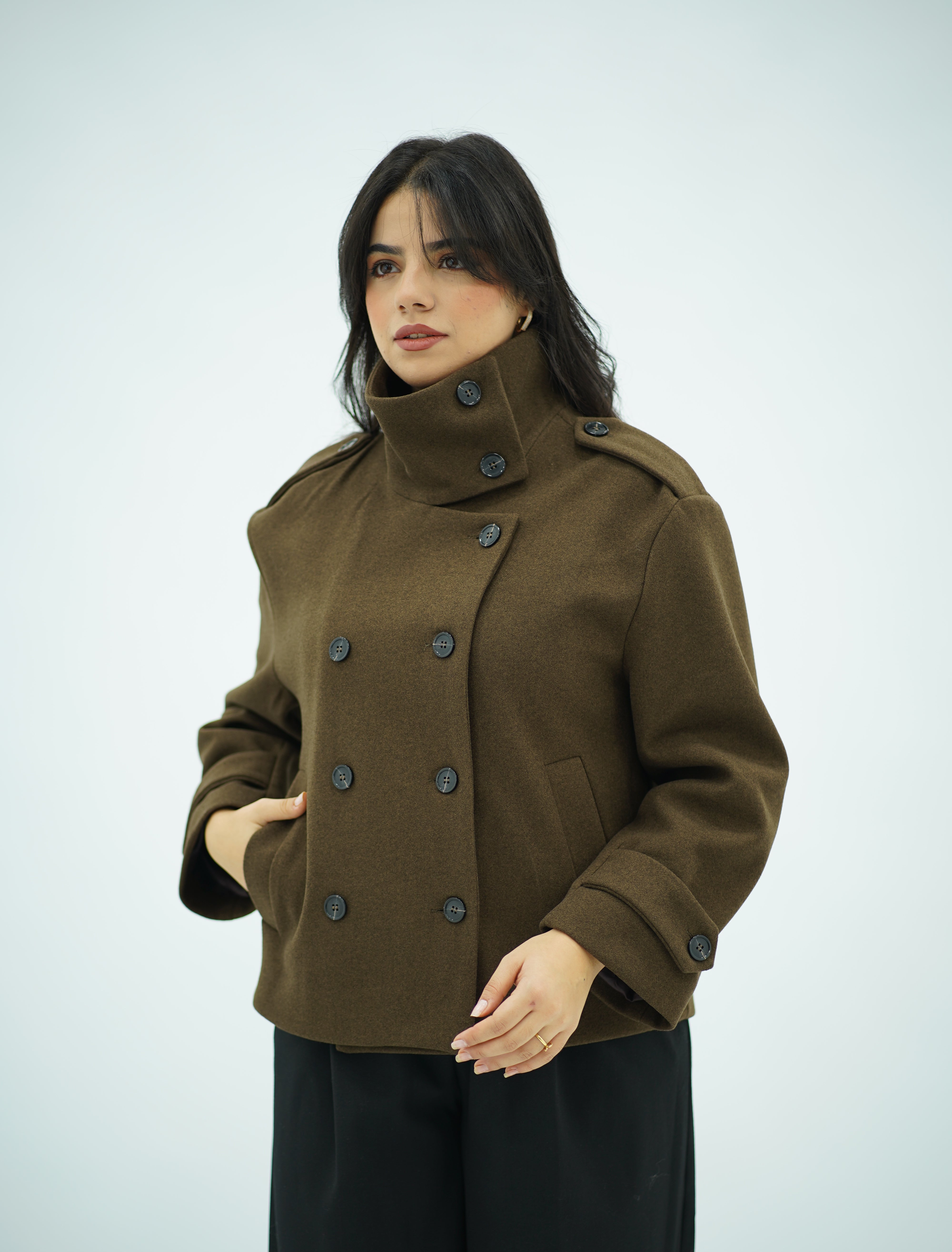 Manteau Courte Style Caban  – Col Montant & Boutonnage Croisé