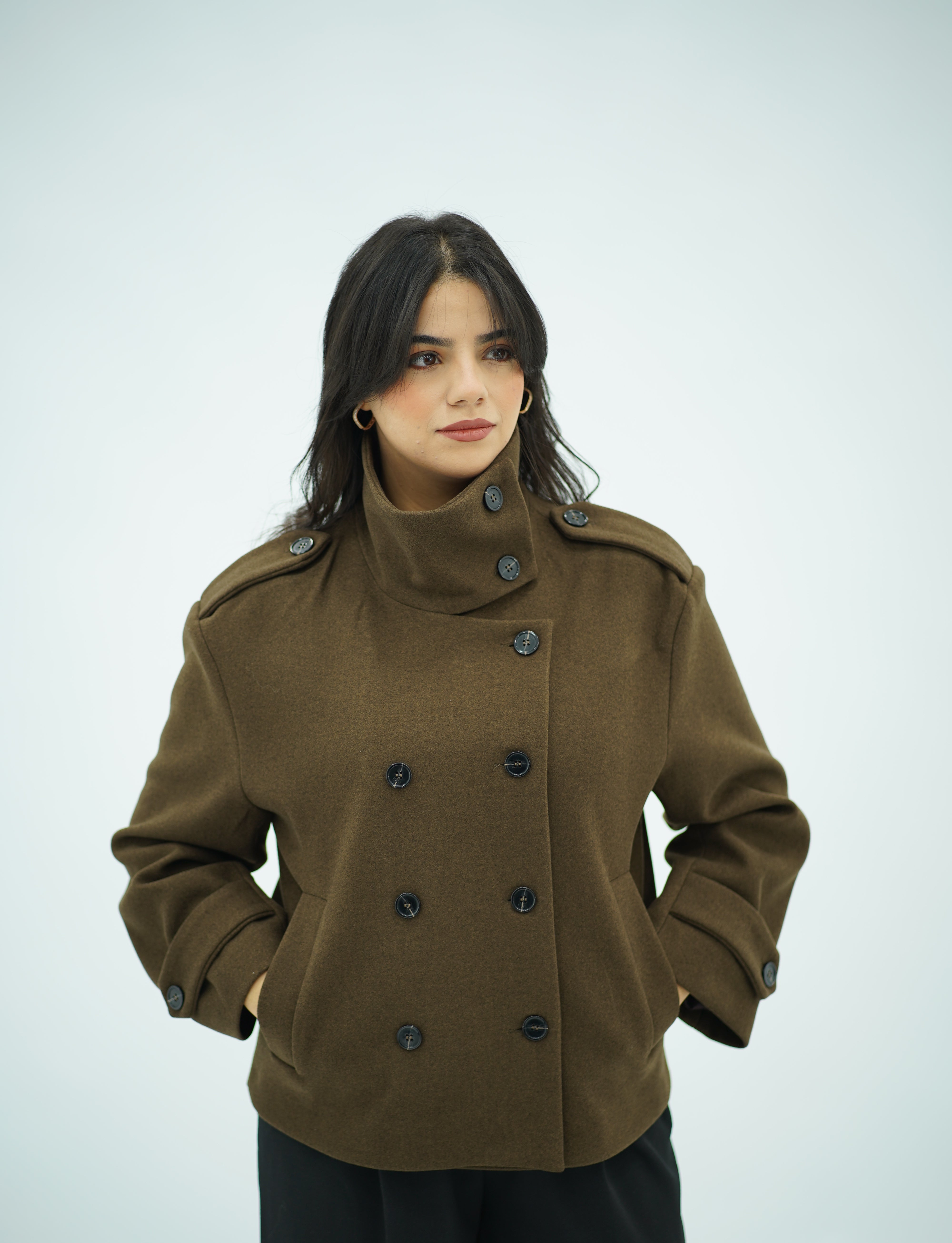 Manteau Courte Style Caban  – Col Montant & Boutonnage Croisé