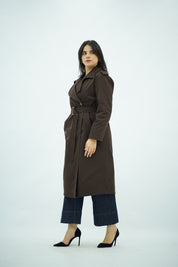 Trench Long Ceinturé Marron   – Col Montant & Boutonnage Croisé