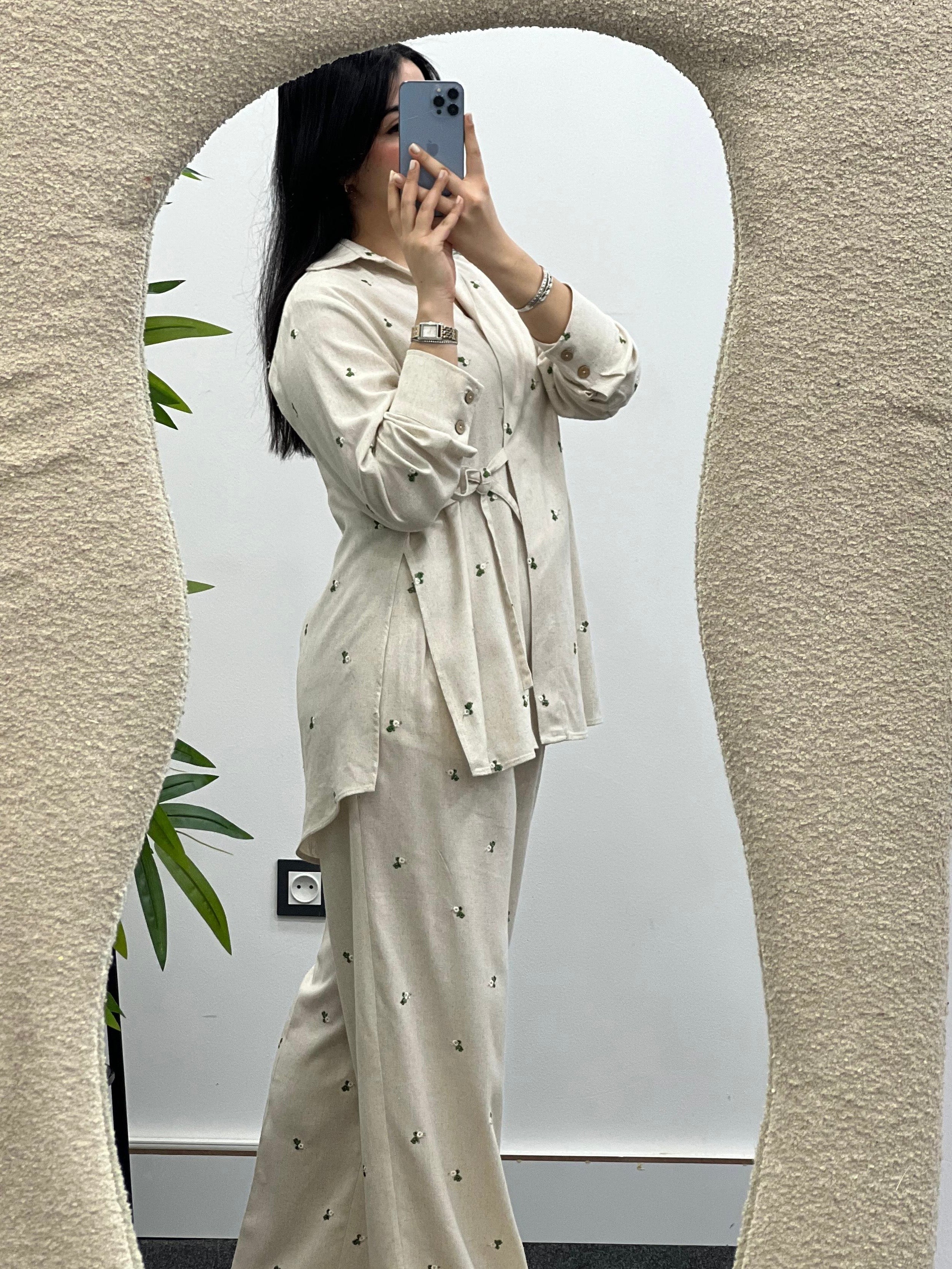 Ensemble en Broderie Élégante