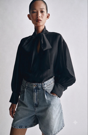 Blouse Noire Lavallière Élégance