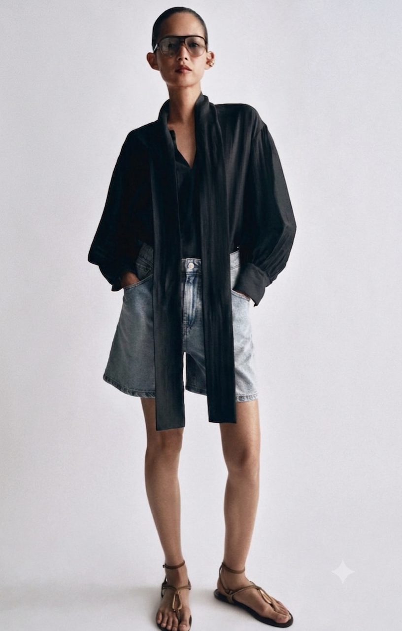 Blouse Noire Lavallière Élégance