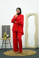 Élégance en Rouge - Ensemble Pantalon & Chemise à Boutons Dorés