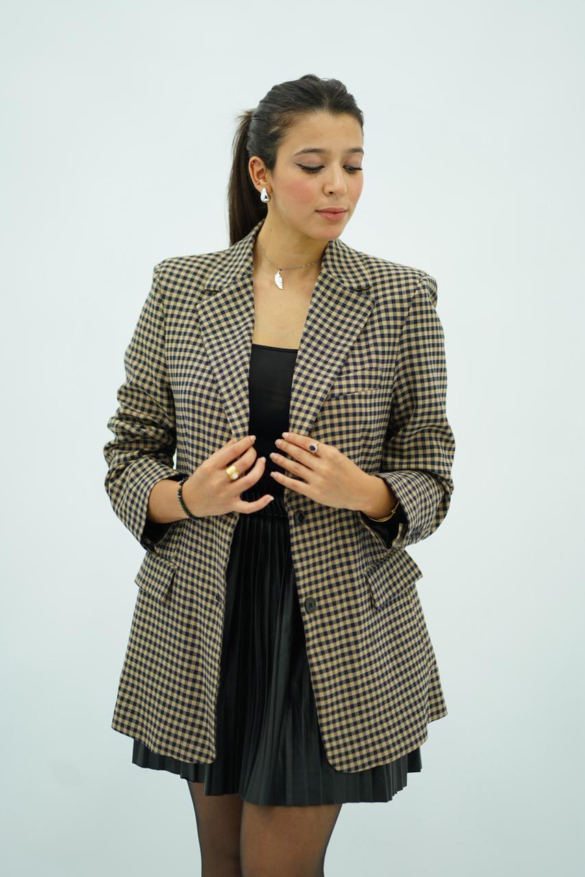 Veste à carreaux noire et beige