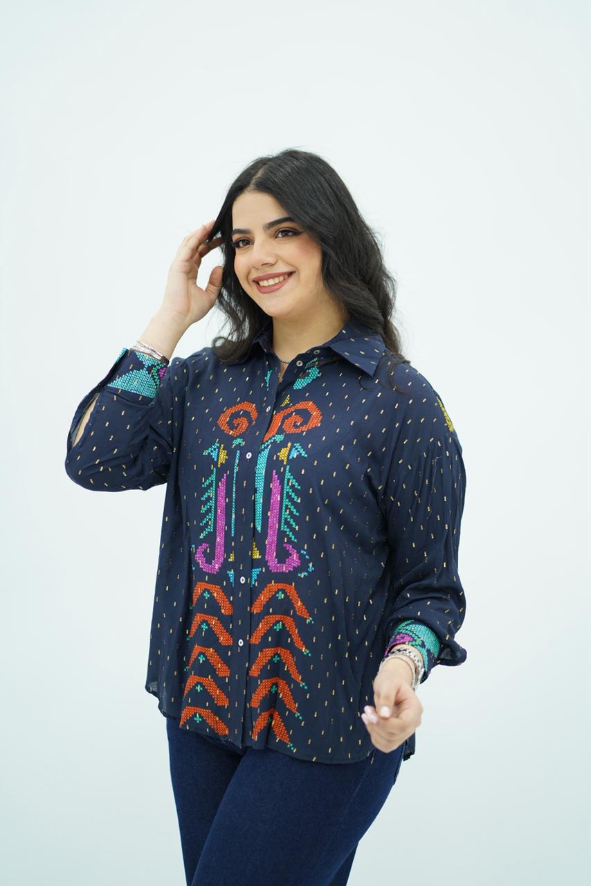 Chemise Marine à Broderies Colorées
