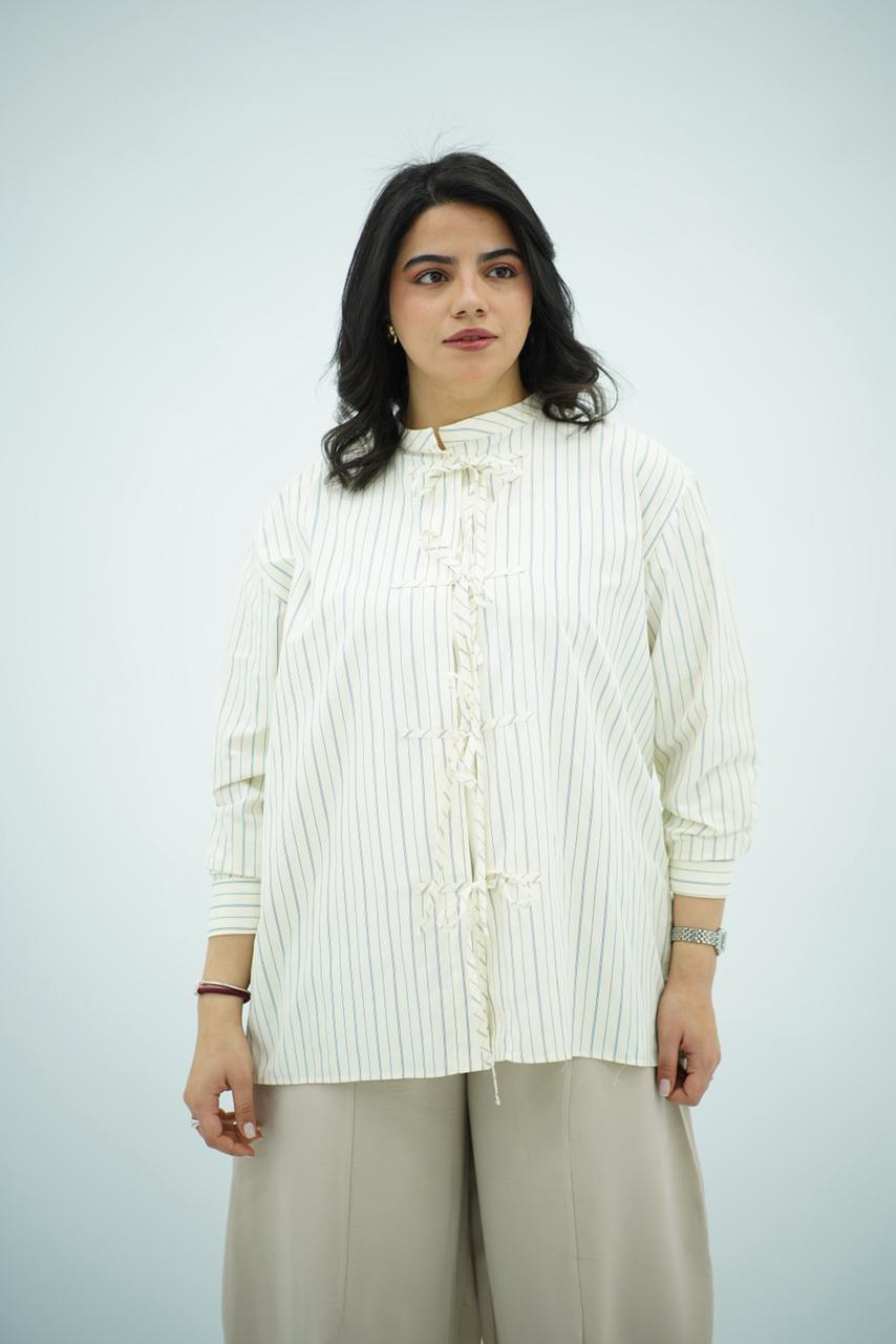 Chemise à Rayures Fines et Détails à Nouer