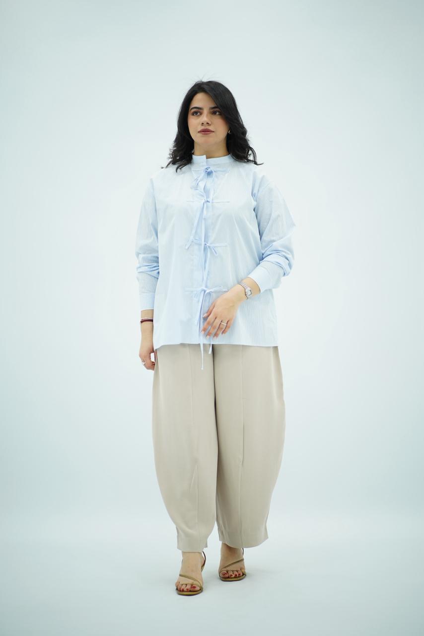 Chemise à Nœuds Frontaux et Rayures Fines
