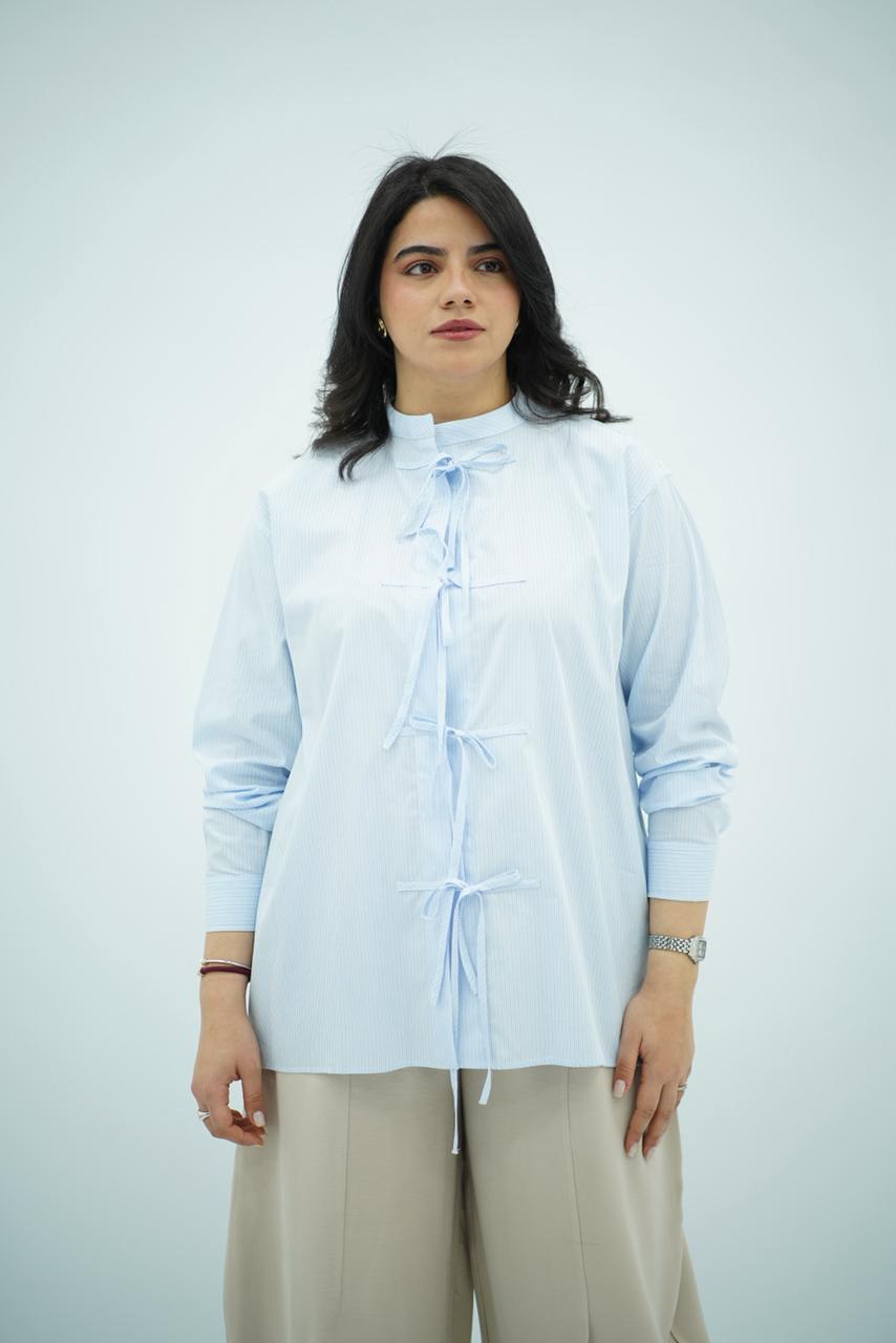 Chemise à Nœuds Frontaux et Rayures Fines