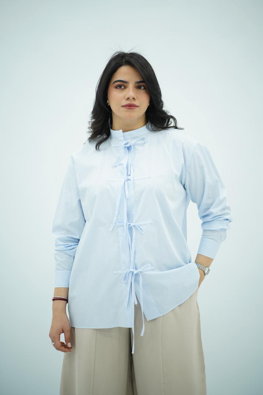 Chemise à Nœuds Frontaux et Rayures Fines
