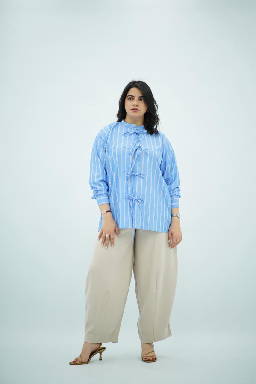Chemise à Rayures Bleu Ciel et Nœuds Délicats