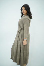 Robe-chemise Texturée en Taupe avec Ceinture