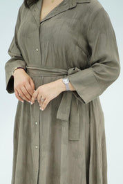 Robe-chemise Texturée en Taupe avec Ceinture