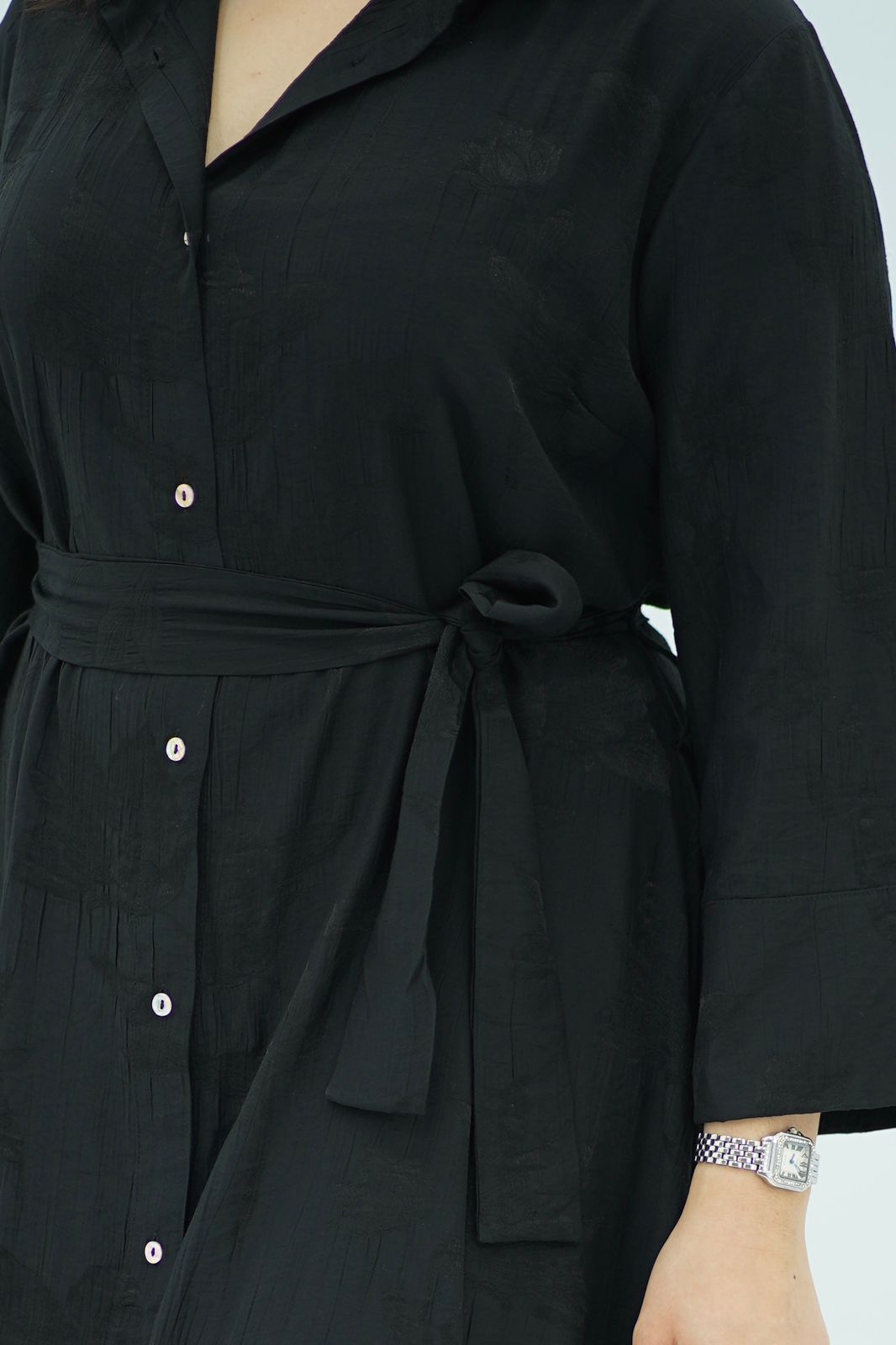 Robe-Chemise Texturée – Noir Intemporel