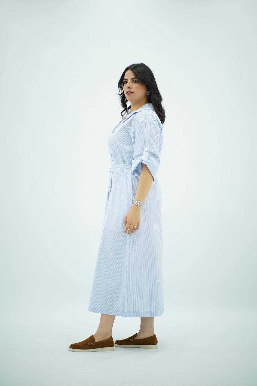 Robe longue rayée bleu ciel avec ceinture