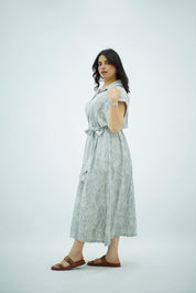 Robe longue imprimée gris perle