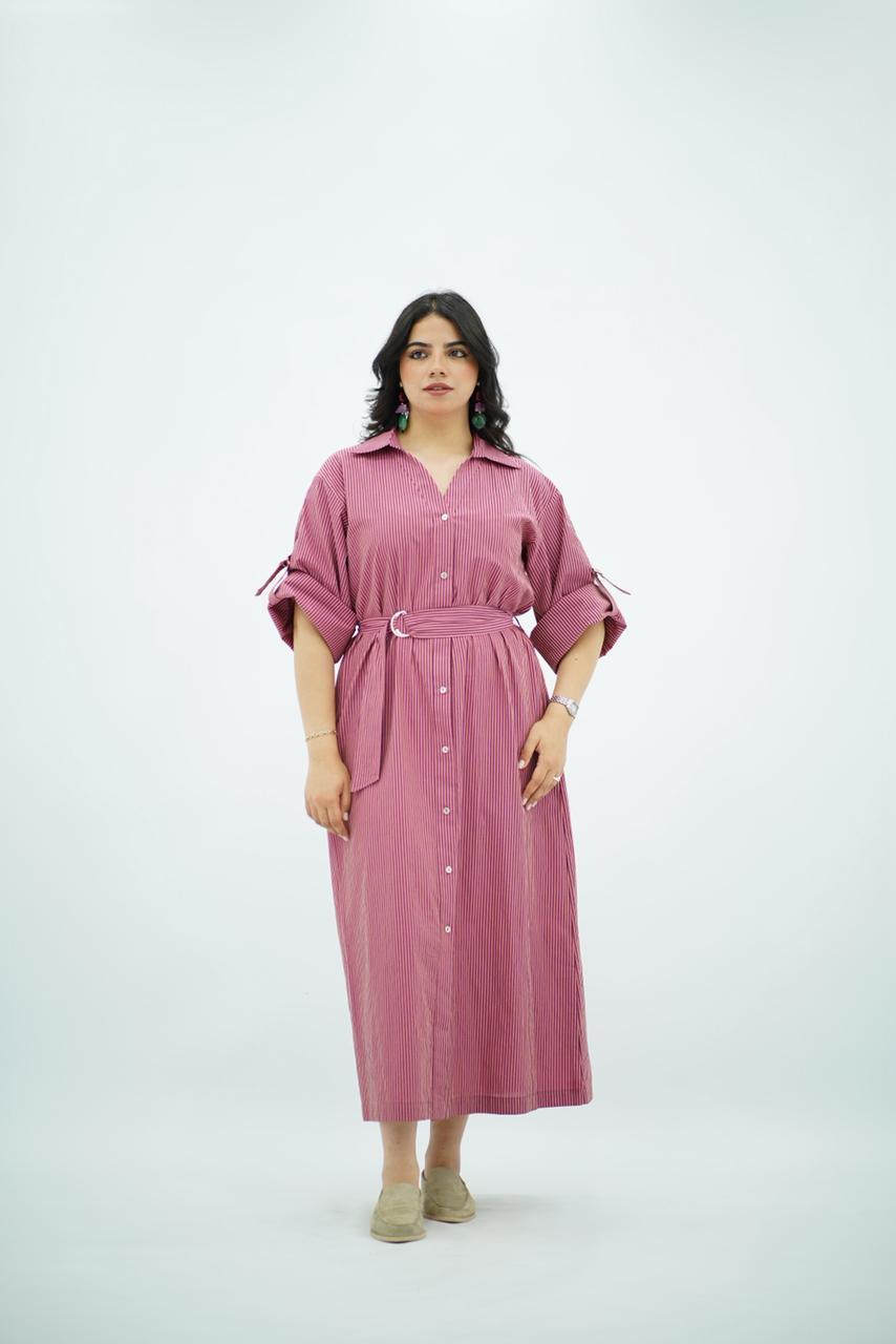 Robe chemise longue rayée rose avec ceinture