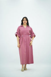 Robe chemise longue rayée rose avec ceinture