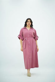 Robe chemise longue rayée rose avec ceinture