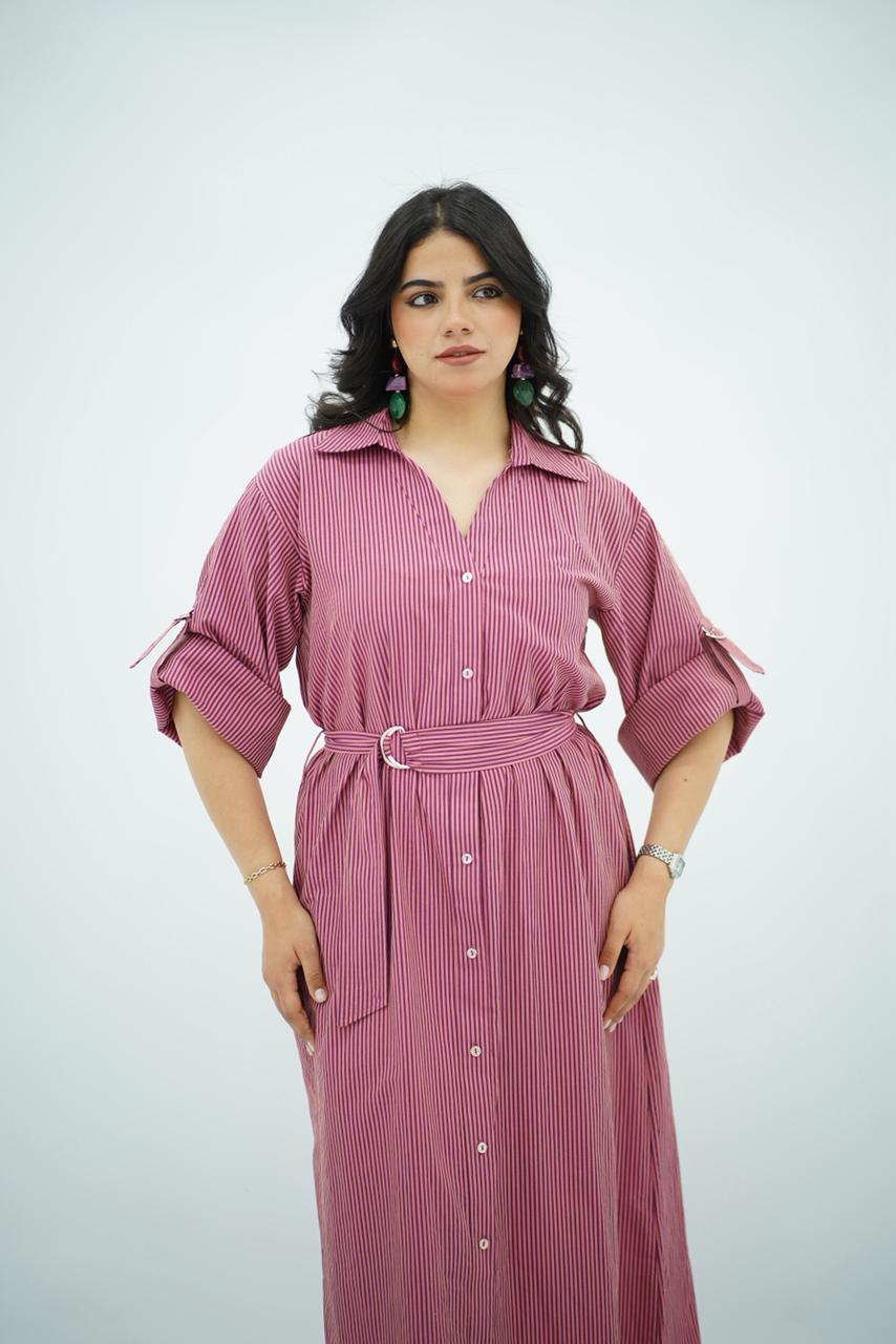 Robe chemise longue rayée rose avec ceinture