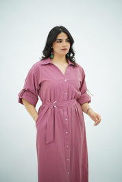 Robe chemise longue rayée rose avec ceinture