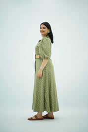 Robe longue kaki à pois avec ceinture