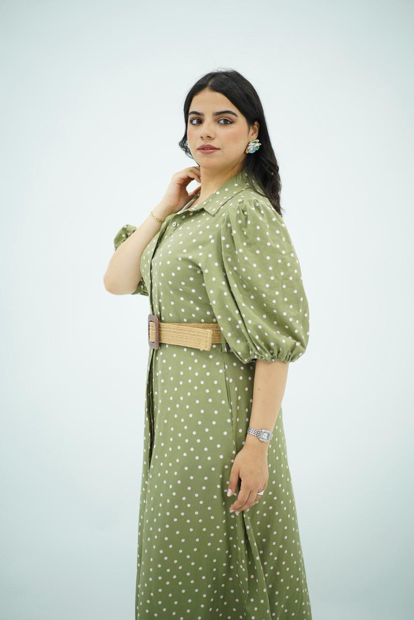 Robe longue kaki à pois avec ceinture