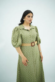 Robe longue kaki à pois avec ceinture