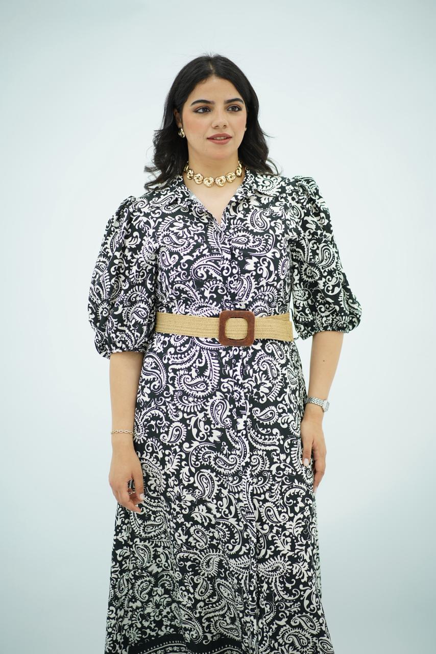 Robe imprimée noir et blanc avec ceinture