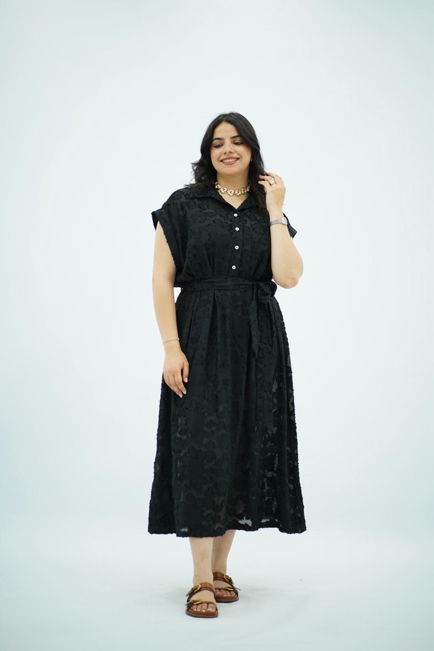 Robe longue noire texturée avec ceinture