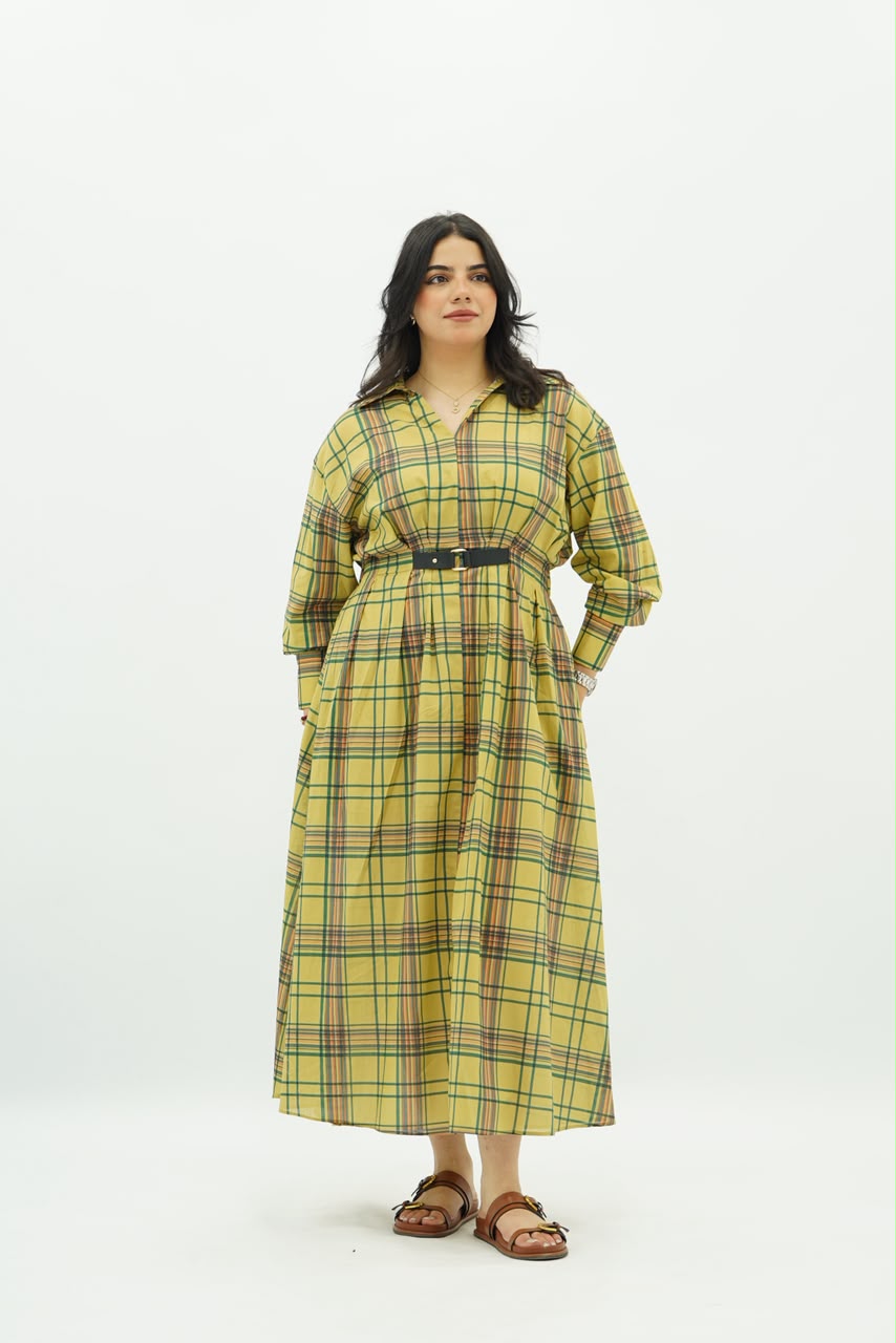 Robe Longue Ceinturée – Imprimé Tartan Moderne