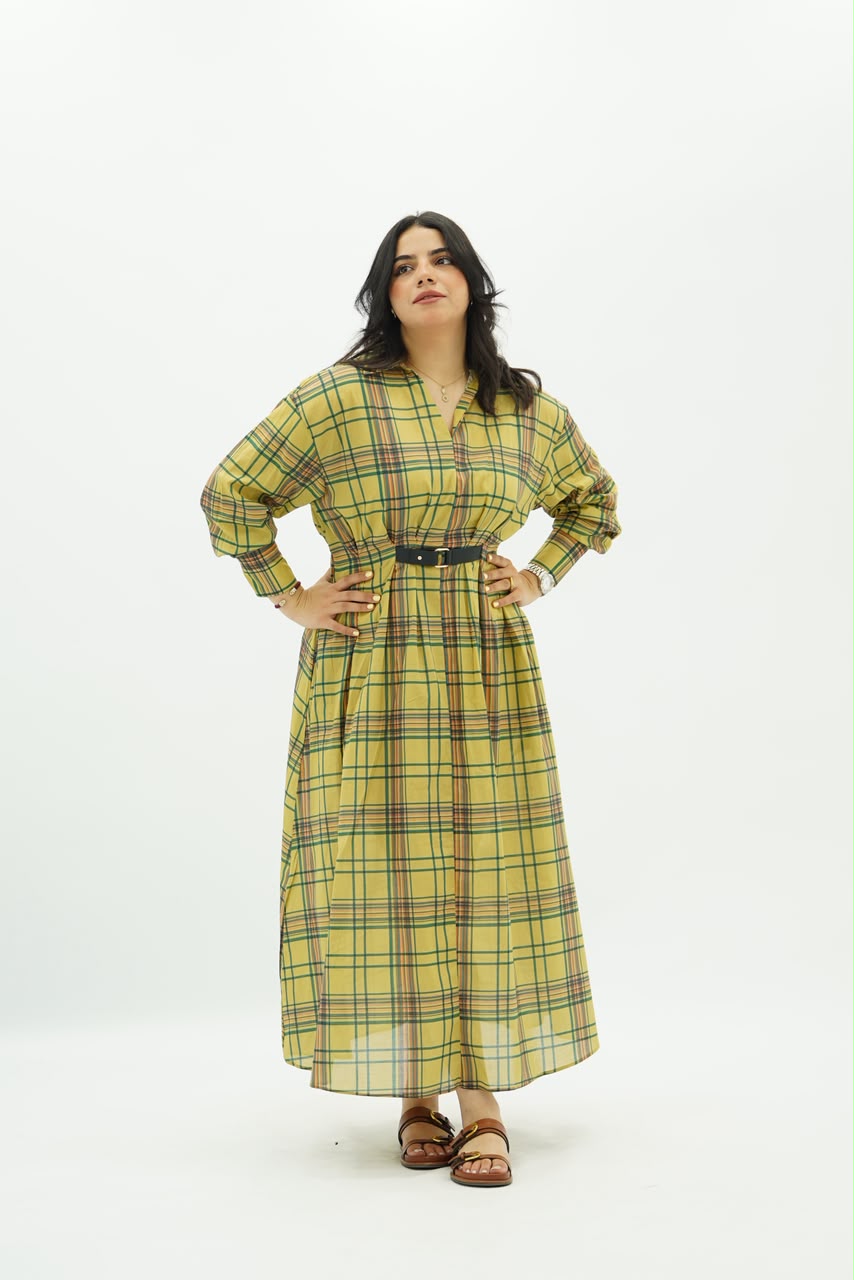 Robe Longue Ceinturée – Imprimé Tartan Moderne