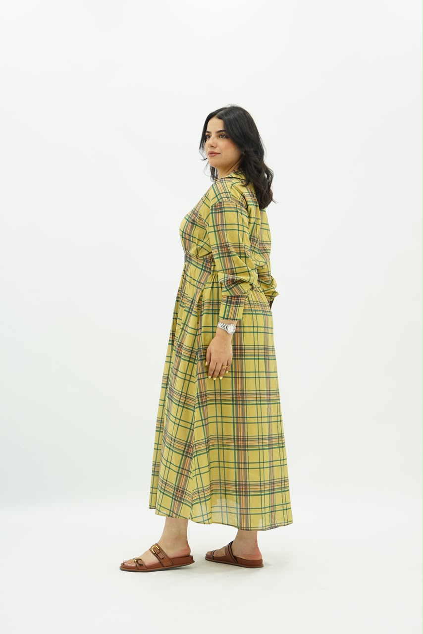 Robe Longue Ceinturée – Imprimé Tartan Moderne