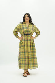 Robe Longue Ceinturée – Imprimé Tartan Moderne