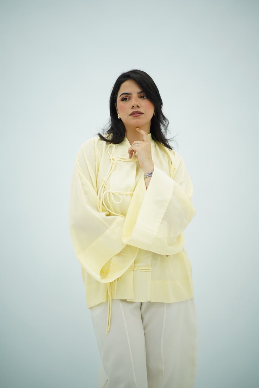 Chemise Kimono Fluide à Fermeture Nouée – Jaune Pastel